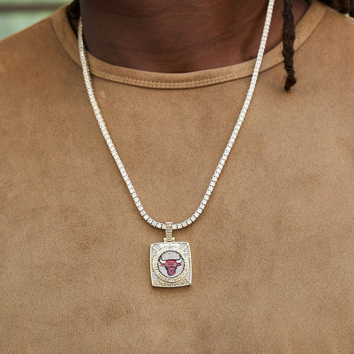 Chicago Bulls Championship Pendant - Yellow Gold