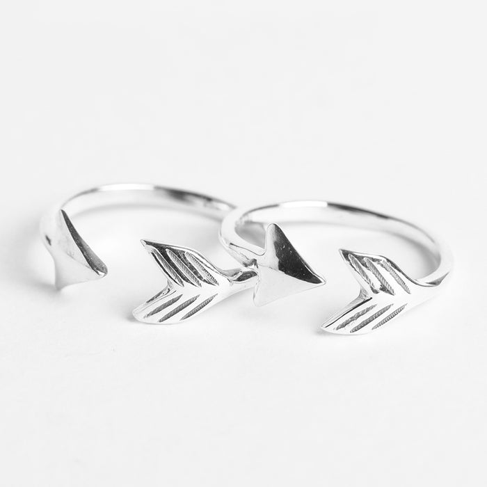 CLARA 925 Sterling Silver Arrow Toe Rings Pair